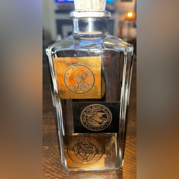 Vintage state seals decanter - Picture 4 of 4